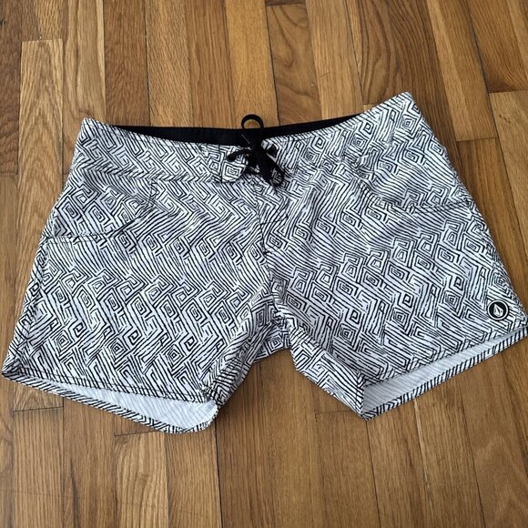 Volcom Urban Tribe Boardshort Boardie Stretch White Black Size 14 - Picture 2 of 4